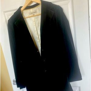 Velvet COAT in black  designer J PETERMAN size 8 slim cut  WHITE LINING.